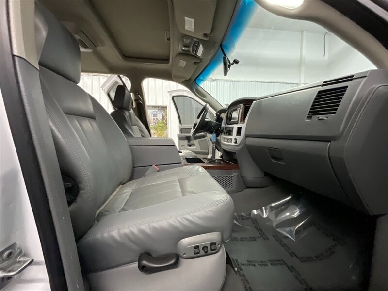 2008 Dodge Ram 2500 Laramie MEGA CAB 4X4 / 6.7L DIESEL / 1-OWNER LOCAL  Leather & Heated Seats / Sunroof / LEVELED / LOCAL TRUCK / RUS T FREE / CLEAN !! - Photo 17 - Gladstone, OR 97027