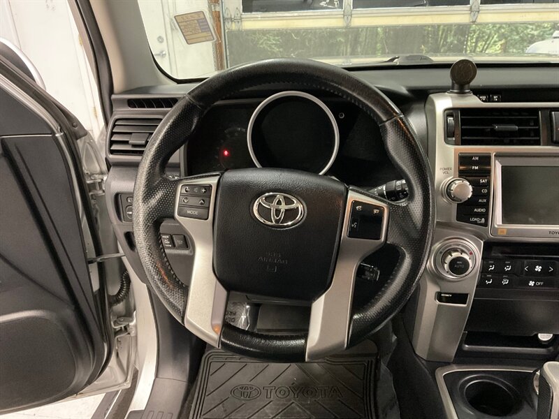 2013 Toyota 4Runner Limited 4X4 / 3RD ROW SEAT / LIFTED / Navigation  / Leather & Heated Seats / Navigation & Backup Camera / Luggage Rack / Sunroof / METHOD WHEELS - Photo 17 - Gladstone, OR 97027
