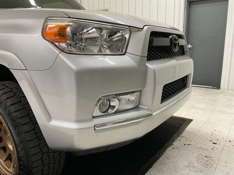 2013 Toyota 4Runner Limited 4X4 / 3RD ROW SEAT / LIFTED / Navigation  / Leather & Heated Seats / Navigation & Backup Camera / Luggage Rack / Sunroof / METHOD WHEELS - Photo 10 - Gladstone, OR 97027