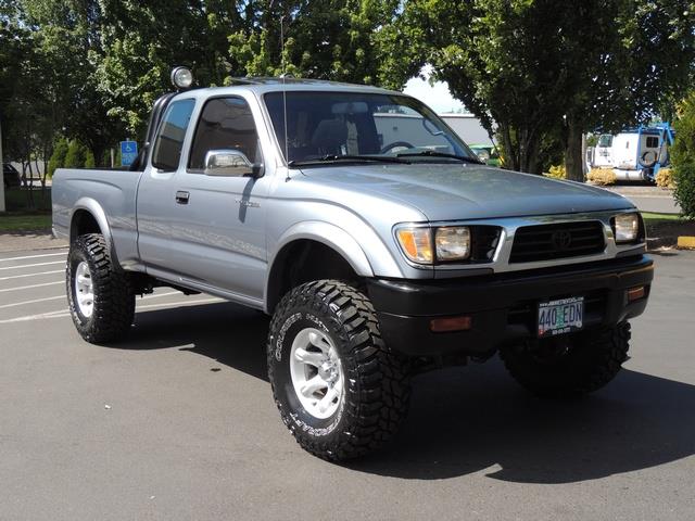 1997 Toyota Tacoma SR5 2dr / 4X4 / 6Cyl / 5-SPEED / LIFTED LIFTED   - Photo 2 - Portland, OR 97217