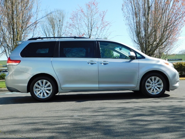 2011 Toyota Sienna Limited 7-Passenger / MiniVan / Navigation / DVD   - Photo 4 - Portland, OR 97217