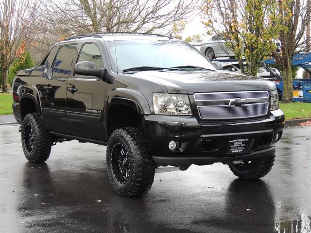 2013 Chevrolet Avalanche LT Black Diamond / 4WD / Leather / LIFTED LIFTED   - Photo 2 - Portland, OR 97217