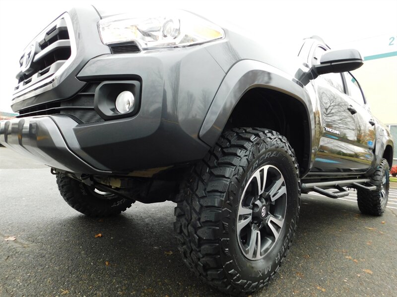 2019 Toyota Tacoma SR5 V6 Double Cab 4X4 / 1-Owner / LIFTED LIFTED   - Photo 9 - Portland, OR 97217