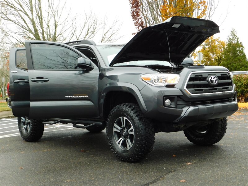 2019 Toyota Tacoma SR5 V6 Double Cab 4X4 / 1-Owner / LIFTED LIFTED   - Photo 31 - Portland, OR 97217