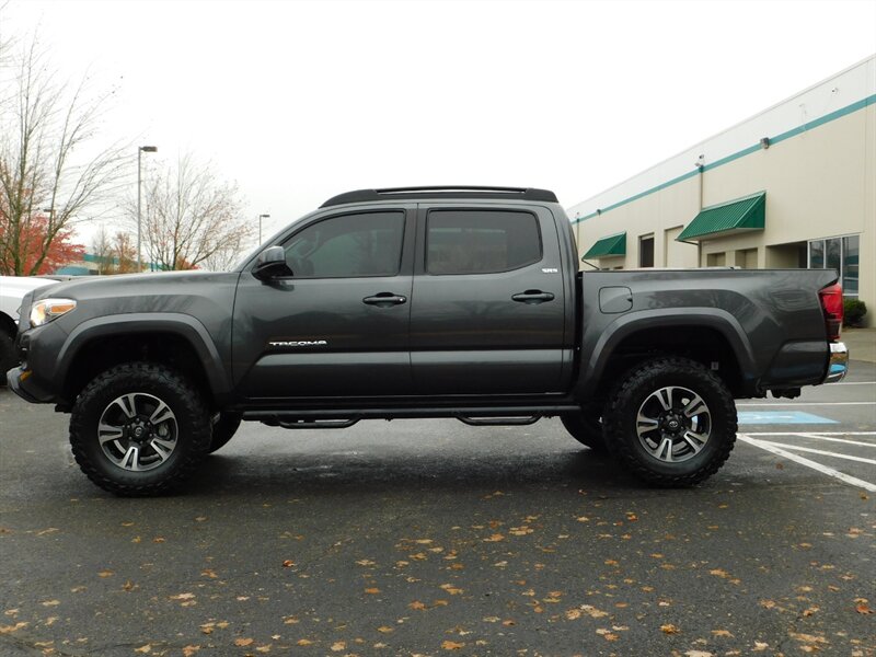 2019 Toyota Tacoma SR5 V6 Double Cab 4X4 / 1-Owner / LIFTED LIFTED   - Photo 3 - Portland, OR 97217