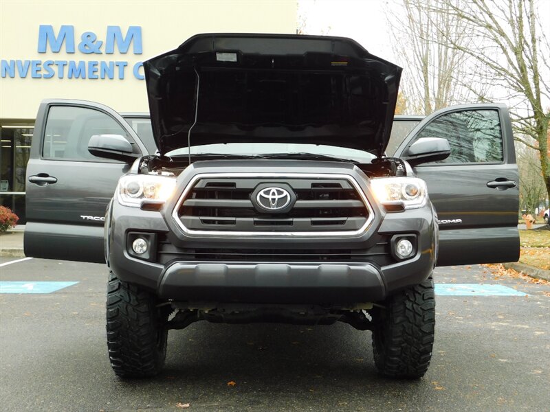 2019 Toyota Tacoma SR5 V6 Double Cab 4X4 / 1-Owner / LIFTED LIFTED   - Photo 32 - Portland, OR 97217