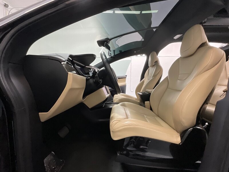 2016 Tesla Model X 75D Sport Utility AWD / 7-Passenger / 42,000 MILES  / AUTOPILOT - Photo 16 - Gladstone, OR 97027