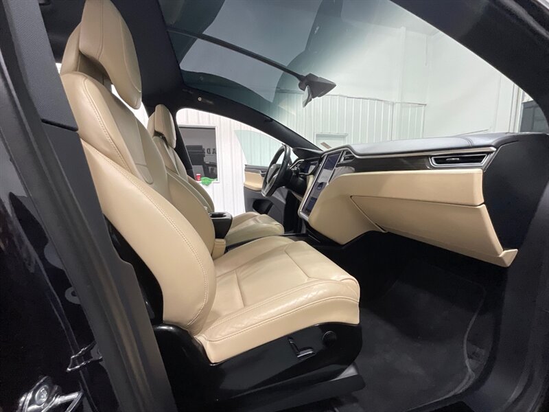 2016 Tesla Model X 75D Sport Utility AWD / 7-Passenger / 42,000 MILES  / AUTOPILOT - Photo 18 - Gladstone, OR 97027