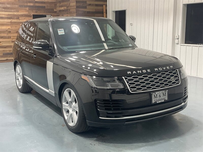 2019 Land Rover Range Rover Supercharged AWD / 5.0L V8 SUPERCHARGED /1-OWNER  / Panoramic sunroof / Vision Assist Pkg