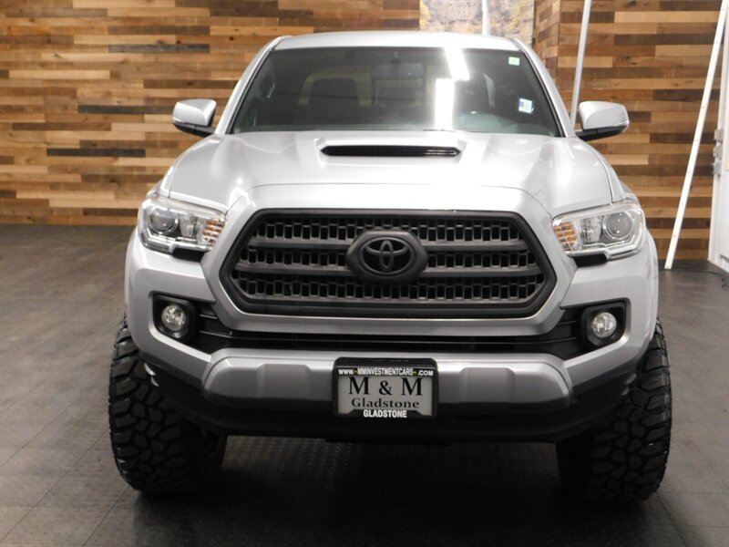 2016 Toyota Tacoma TRD Sport 4X4 / LIFTED 6 INC w/ MUD TIRES / SHARP   - Photo 5 - Gladstone, OR 97027