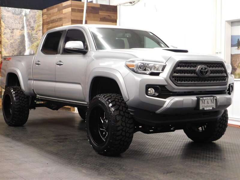 2016 Toyota Tacoma TRD Sport 4X4 / LIFTED 6 INC w/ MUD TIRES / SHARP   - Photo 2 - Gladstone, OR 97027