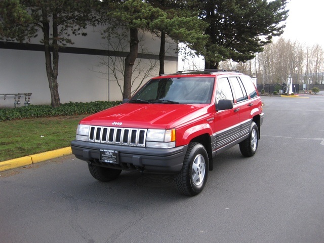 1995 Jeep Grand Cherokee Laredo/ 4WD/ Moonroof   - Photo 1 - Portland, OR 97217