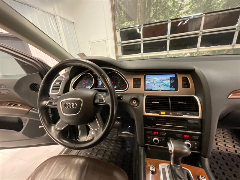 2015 Audi Q7 3.0T quattro Premium Plus  / 3RD ROW SEAT / Leather w. Heated & Cooled Seats / Panoramic Sunroof / LOCAL SUV / ONLY 50,000 MILES - Photo 20 - Gladstone, OR 97027