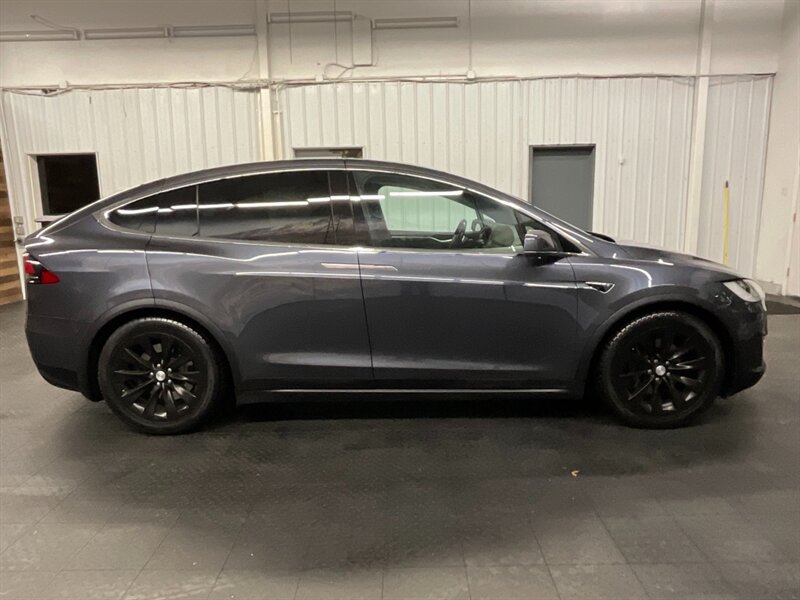 2017 Tesla Model X 75D AWD / Leather /1-OWNER/ NEW TIRES/ 28,000 MILE  Heated Leather / Navi / BEAUTIFUL CONDITION - Photo 4 - Gladstone, OR 97027