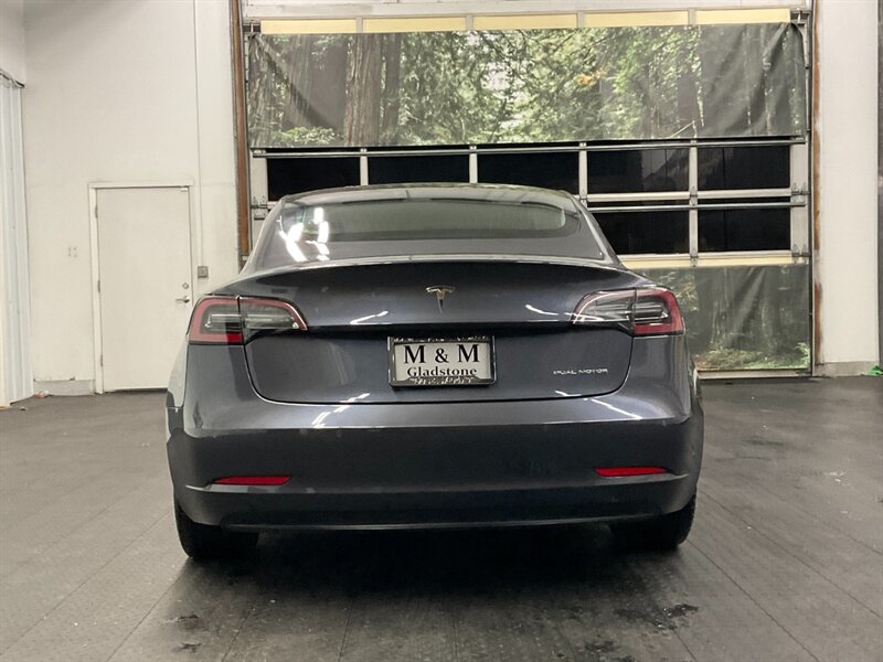 2018 Tesla Model 3 Long Range AWD / DUAL MOTORS / 1-OWNER/ 44K MILES  Leather Seats / LOCAL OREGON / AWD - Photo 6 - Gladstone, OR 97027