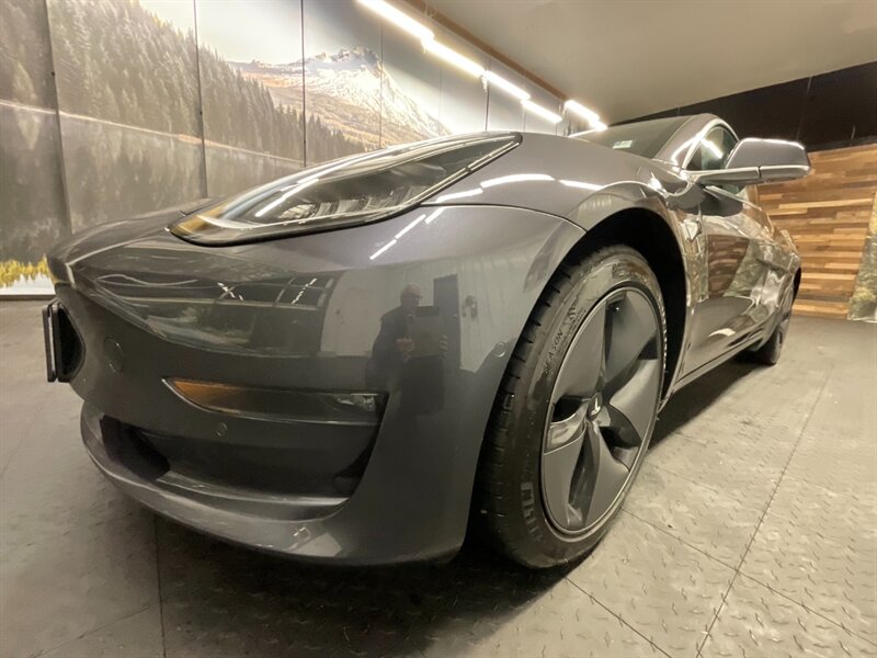 2018 Tesla Model 3 Long Range AWD / DUAL MOTORS / 1-OWNER/ 44K MILES  Leather Seats / LOCAL OREGON / AWD - Photo 9 - Gladstone, OR 97027