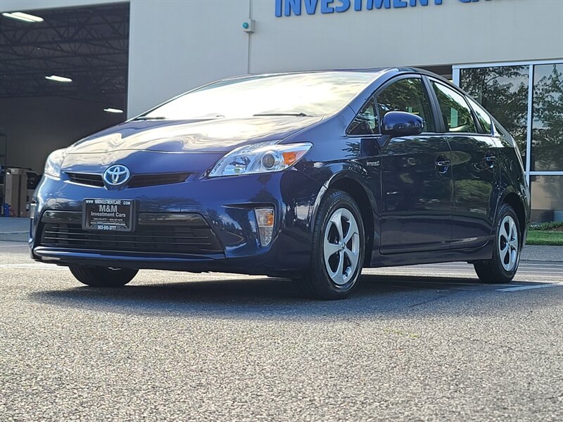 2015 Toyota Prius FIVE V Hatchback HYBRID / CAM / Blue-Tooth / 72K  MILES / Excellent Condition - Photo 1 - Portland, OR 97217