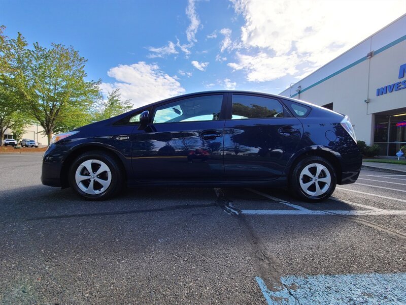 2015 Toyota Prius FIVE V Hatchback HYBRID / CAM / Blue-Tooth / 72K  MILES / Excellent Condition - Photo 3 - Portland, OR 97217