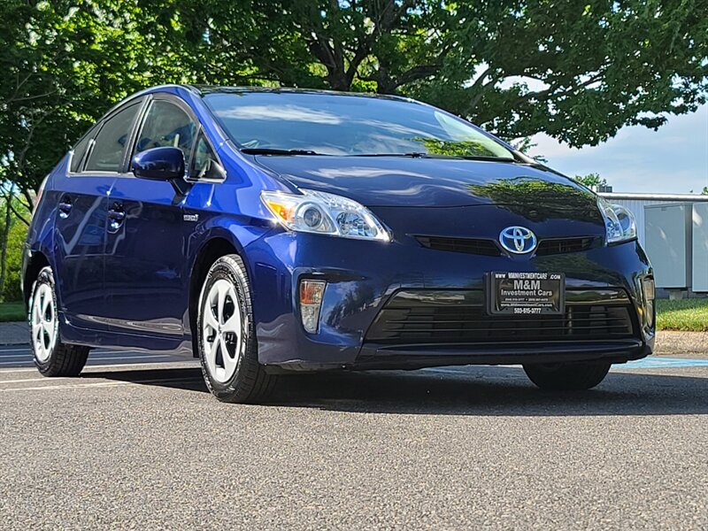 2015 Toyota Prius FIVE V Hatchback HYBRID / CAM / Blue-Tooth / 72K  MILES / Excellent Condition - Photo 2 - Portland, OR 97217