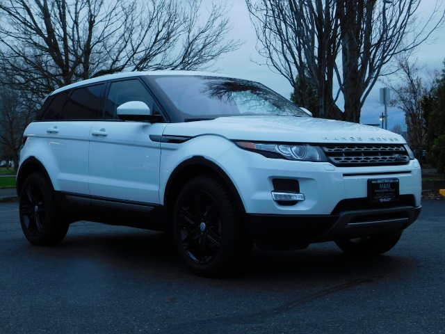 2015 Land Rover Range Rover Evoque Pure Premium / Pano Roof / Leather / Navi / Heated   - Photo 2 - Portland, OR 97217