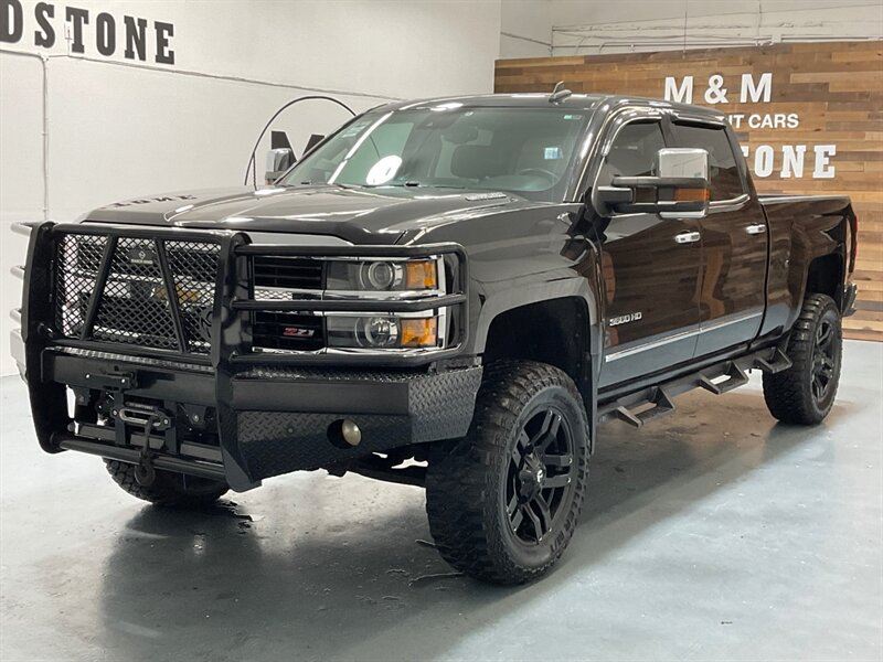 2015 Chevrolet Silverado 3500 LTZ Crew Cab 4X4 / 6.6L DURAMAX DIESEL / ALLISON T  / ZERO RUST / LEVELED w. BRAND NEW TIRES & FUEL WHEELS / Leather w. Heated & Cooled Seats / WINCH / SRW / SHORT BED / 1-TON