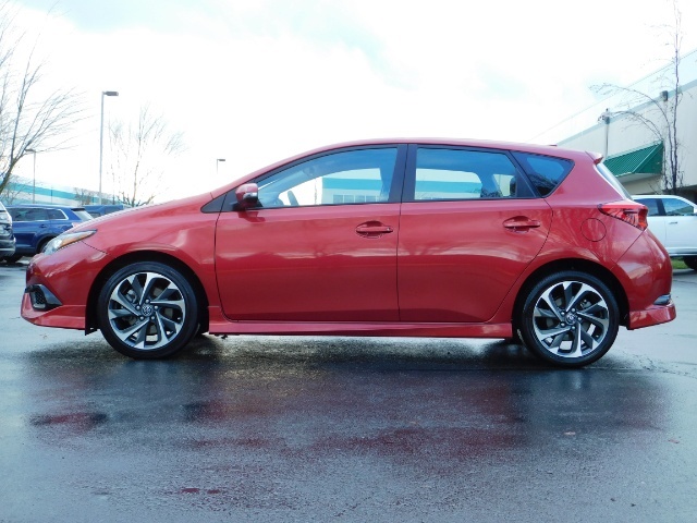 2017 Toyota Corolla IM / HatchBack / 6-Speed Manual / 1-Owner LOW MILE   - Photo 3 - Portland, OR 97217