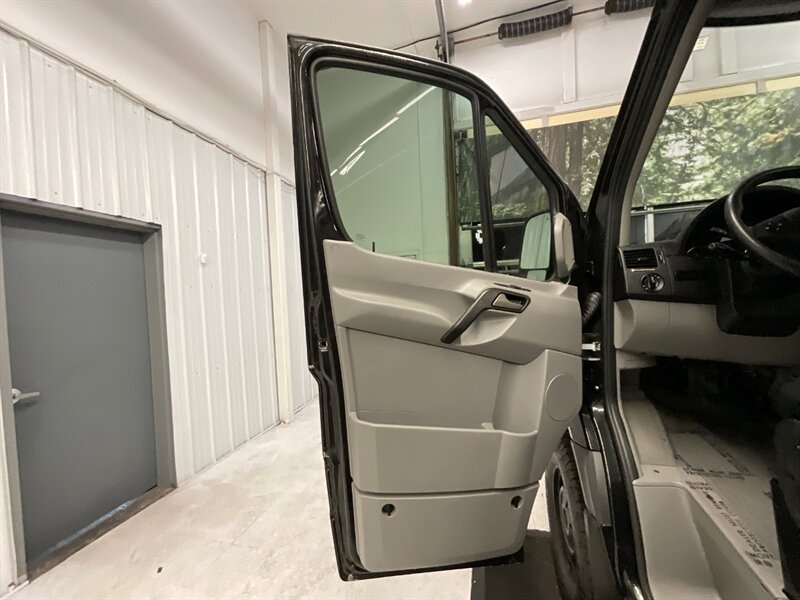 2016 Mercedes-Benz Sprinter Crew 2500 Cargo 4X4 / 3.0L DIESEL / HIGHROOF  / 4X4 CARGO VAN w. 6-Passenger / Removable Seats / RUST FREE / Backup Camera / Excel Cond - Photo 31 - Gladstone, OR 97027