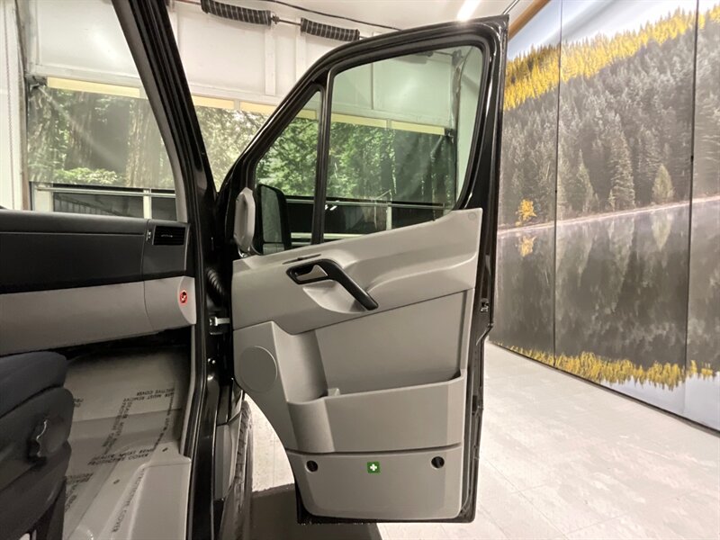 2016 Mercedes-Benz Sprinter Crew 2500 Cargo 4X4 / 3.0L DIESEL / HIGHROOF  / 4X4 CARGO VAN w. 6-Passenger / Removable Seats / RUST FREE / Backup Camera / Excel Cond - Photo 32 - Gladstone, OR 97027