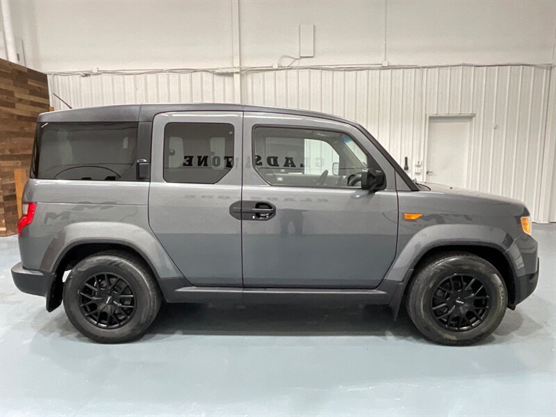 2011 Honda Element LX AWD / NEW WHEELS & TIRES / ZERO RUST  / LOCAL SUV - Photo 4 - Gladstone, OR 97027
