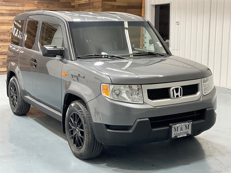 2011 Honda Element LX AWD / NEW WHEELS & TIRES / ZERO RUST  / LOCAL SUV - Photo 2 - Gladstone, OR 97027
