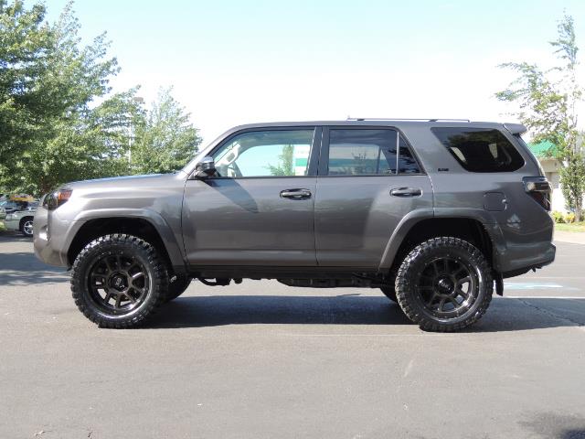2016 Toyota 4Runner SR5 / 4X4 / Backup cam / THIRD SEAT /LIFTED LIFTED   - Photo 3 - Portland, OR 97217