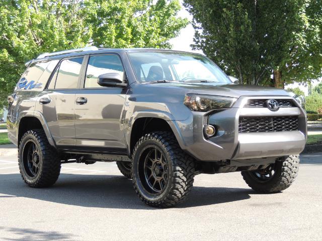 2016 Toyota 4Runner SR5 / 4X4 / Backup cam / THIRD SEAT /LIFTED LIFTED   - Photo 2 - Portland, OR 97217