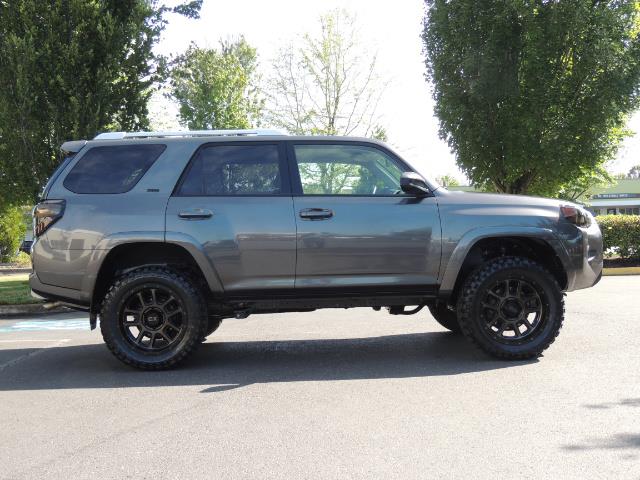 2016 Toyota 4Runner SR5 / 4X4 / Backup cam / THIRD SEAT /LIFTED LIFTED   - Photo 4 - Portland, OR 97217