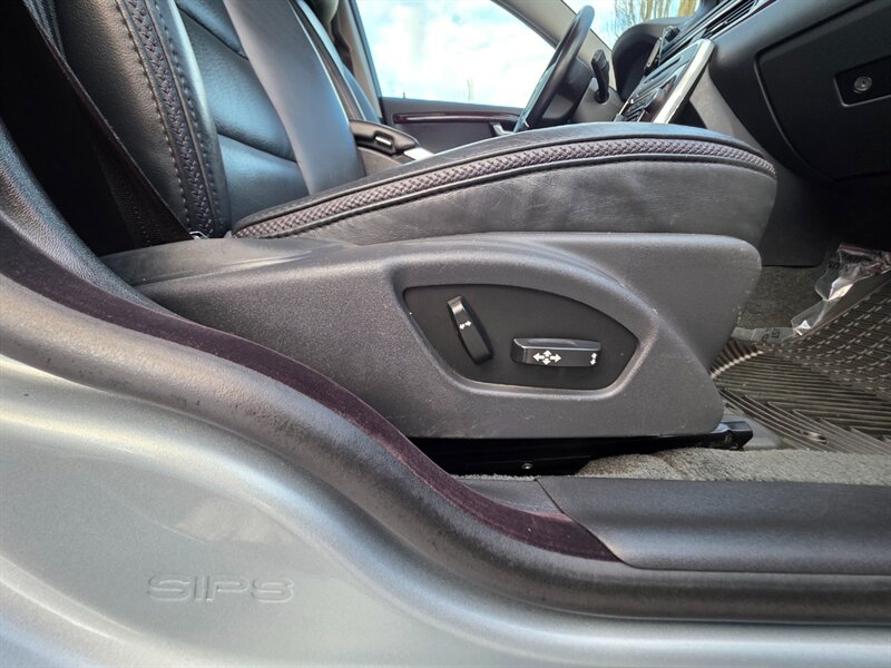 2013 Volvo XC70 3.2 Platinum 6-CYL Cross Country AWD 1-OWNER 80kmi / All Wheel Drive / LEATHER / BACK-UP CAM / SUNROOF / LOW MILES - Photo 30 - Portland, OR 97217