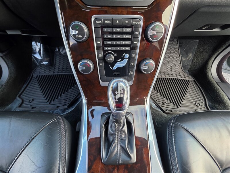 2013 Volvo XC70 3.2 Platinum 6-CYL Cross Country AWD 1-OWNER 80kmi / All Wheel Drive / LEATHER / BACK-UP CAM / SUNROOF / LOW MILES - Photo 16 - Portland, OR 97217