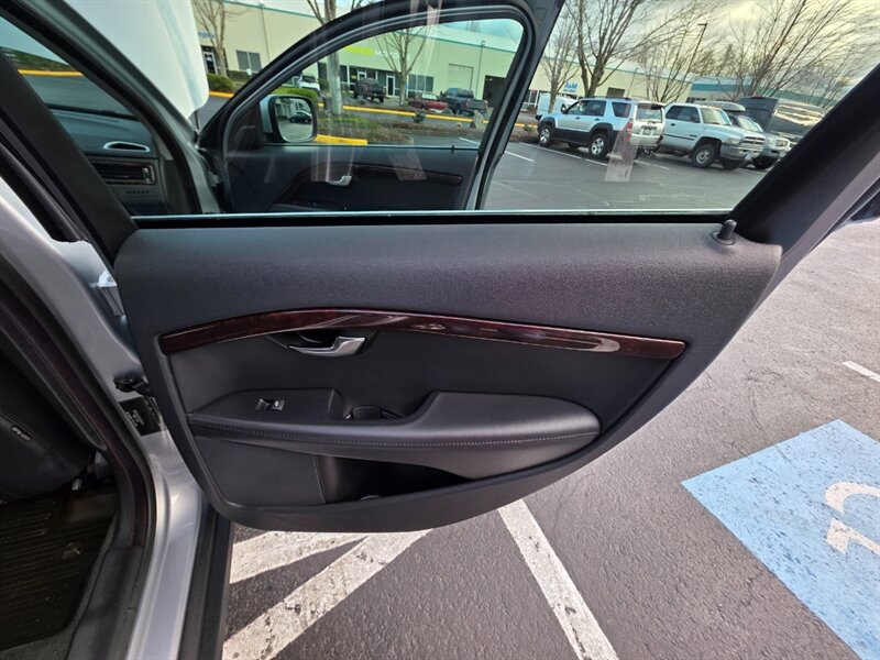 2013 Volvo XC70 3.2 Platinum 6-CYL Cross Country AWD 1-OWNER 80kmi / All Wheel Drive / LEATHER / BACK-UP CAM / SUNROOF / LOW MILES - Photo 38 - Portland, OR 97217