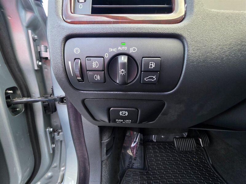 2013 Volvo XC70 3.2 Platinum 6-CYL Cross Country AWD 1-OWNER 80kmi / All Wheel Drive / LEATHER / BACK-UP CAM / SUNROOF / LOW MILES - Photo 33 - Portland, OR 97217