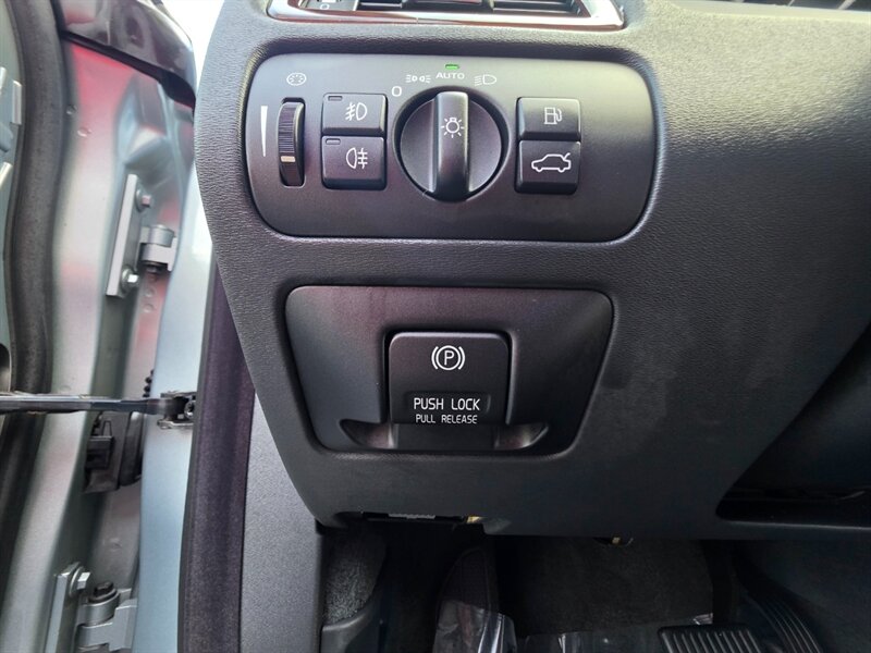 2013 Volvo XC70 3.2 Platinum 6-CYL Cross Country AWD 1-OWNER 80kmi / All Wheel Drive / LEATHER / BACK-UP CAM / SUNROOF / LOW MILES - Photo 34 - Portland, OR 97217