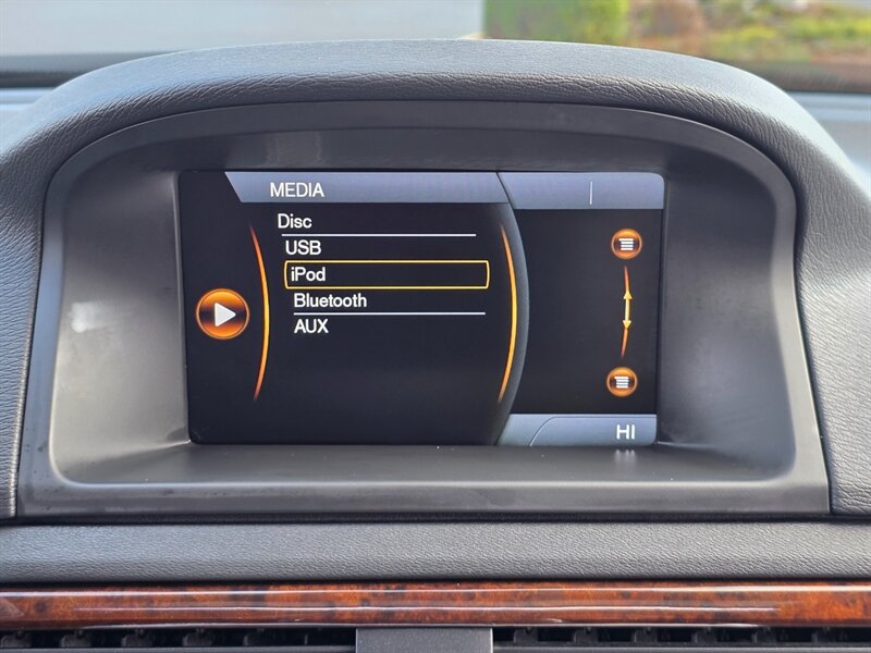 2013 Volvo XC70 3.2 Platinum 6-CYL Cross Country AWD 1-OWNER 80kmi / All Wheel Drive / LEATHER / BACK-UP CAM / SUNROOF / LOW MILES - Photo 39 - Portland, OR 97217