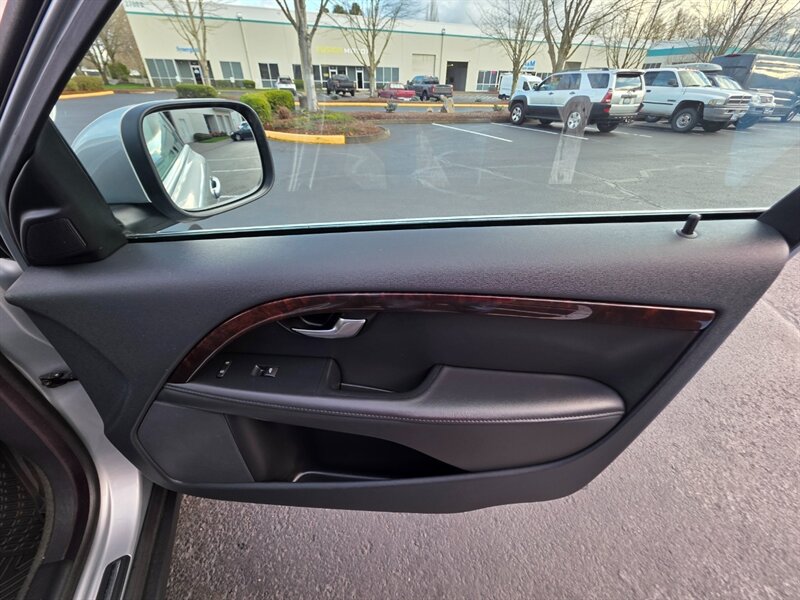 2013 Volvo XC70 3.2 Platinum 6-CYL Cross Country AWD 1-OWNER 80kmi / All Wheel Drive / LEATHER / BACK-UP CAM / SUNROOF / LOW MILES - Photo 36 - Portland, OR 97217