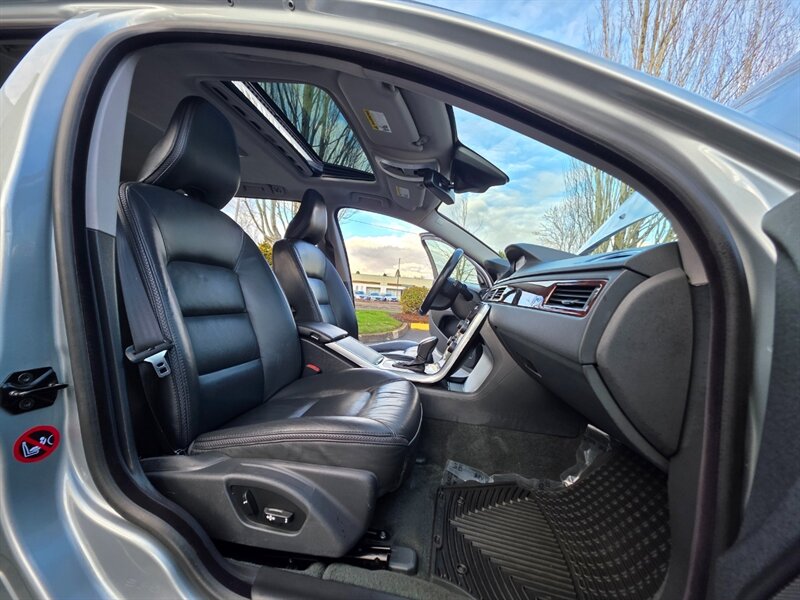 2013 Volvo XC70 3.2 Platinum 6-CYL Cross Country AWD 1-OWNER 80kmi / All Wheel Drive / LEATHER / BACK-UP CAM / SUNROOF / LOW MILES - Photo 12 - Portland, OR 97217