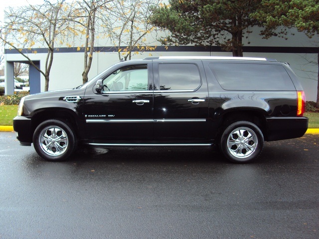 2007 Cadillac Escalade ESV AWD/ Rear DVD/ 1-Owner   - Photo 2 - Portland, OR 97217