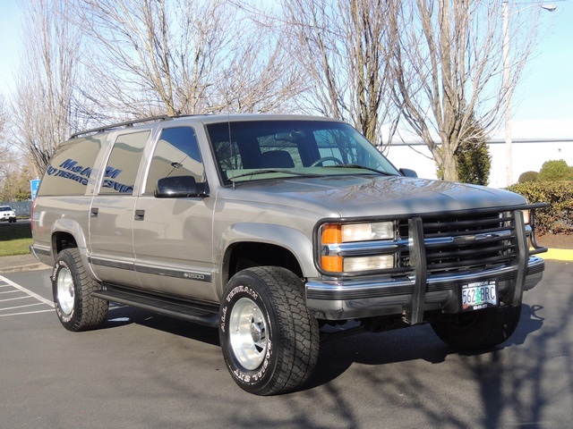 1999 Chevrolet Suburban K2500 LT/ 4x4/ 3rd seat/ Leather/ Excel Cond   - Photo 2 - Portland, OR 97217