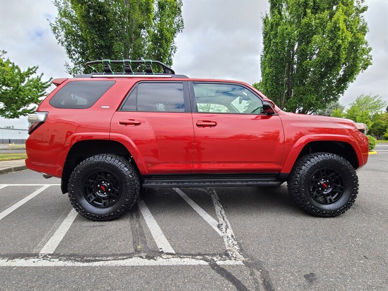 2020 Toyota 4Runner SR5 Premium 4X4 / LEATHER / 3RD SEAT / LIFTED  / NEW TRD WHEELS & TIRES / SUN ROOF / FACTORY WARRANTY - Photo 4 - Portland, OR 97217