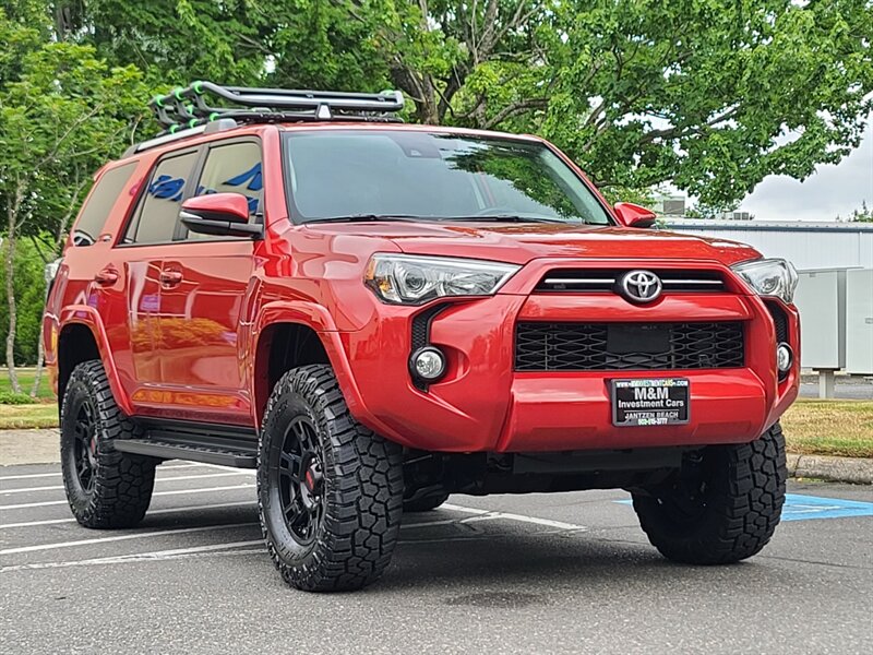 2020 Toyota 4Runner SR5 Premium 4X4 / LEATHER / 3RD SEAT / LIFTED  / NEW TRD WHEELS & TIRES / SUN ROOF / FACTORY WARRANTY - Photo 2 - Portland, OR 97217