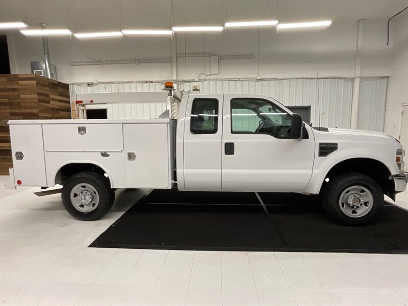 2009 Ford F-250 4x4 / 5.4L V8 / UTILITY BED / 45,000 MILES  /1-OWNER LOCAL OREGON TRUCK / RUST FREE - Photo 4 - Gladstone, OR 97027