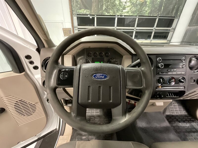 2009 Ford F-250 4x4 / 5.4L V8 / UTILITY BED / 45,000 MILES  /1-OWNER LOCAL OREGON TRUCK / RUST FREE - Photo 32 - Gladstone, OR 97027