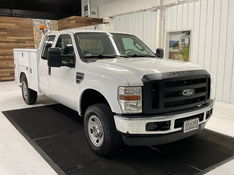 2009 Ford F-250 4x4 / 5.4L V8 / UTILITY BED / 45,000 MILES  /1-OWNER LOCAL OREGON TRUCK / RUST FREE - Photo 2 - Gladstone, OR 97027