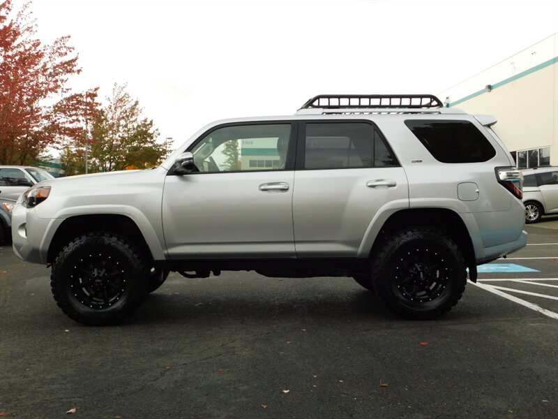 2017 Toyota 4Runner SR5 Premium 4X4 / 3RD SEAT / Leather / LIFTED   - Photo 3 - Portland, OR 97217