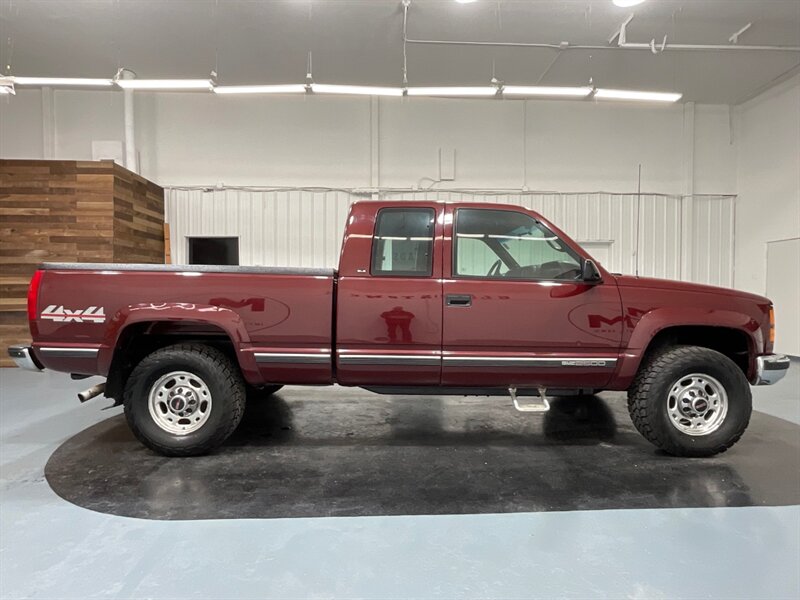 1997 GMC Sierra 2500 SLE Extended Cab 4X4 / 5.7L V8 / LOCAL TRUCK  / NO RUST / CLEAN - Photo 4 - Gladstone, OR 97027